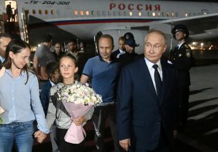 Έκρυψαν καλά το μυστικό – Τα παιδιά τους έμαθαν ότι είναι Ρώσοι μετά την ανταλλαγή κρατουμένων