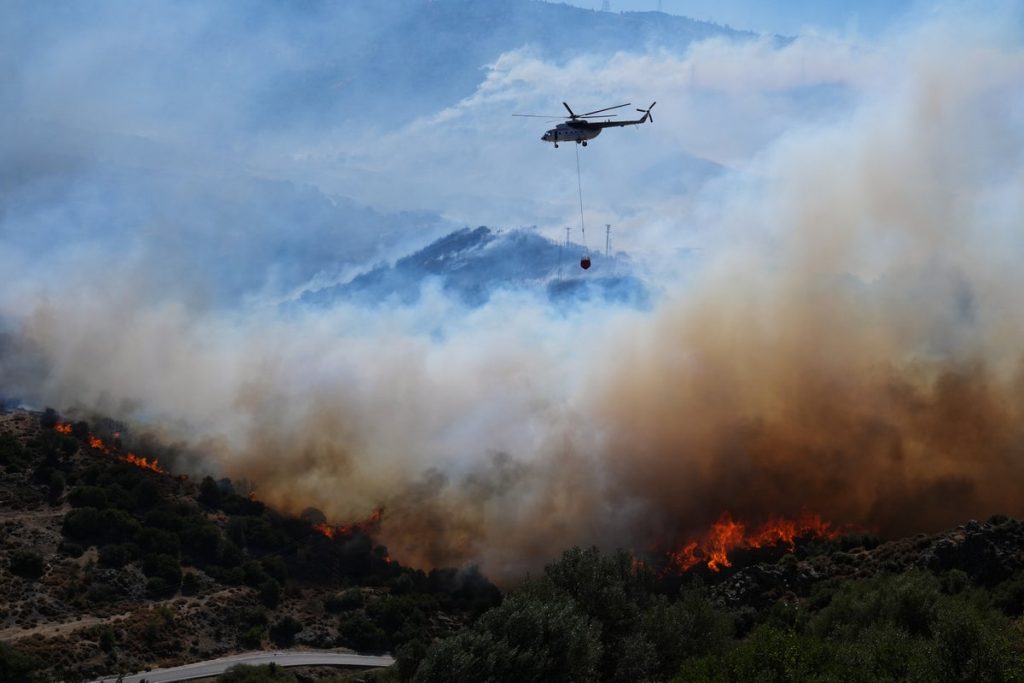 Φωτιά στην Τουρκία: Μάχη με τις φλόγες για δεύτερη νύχτα