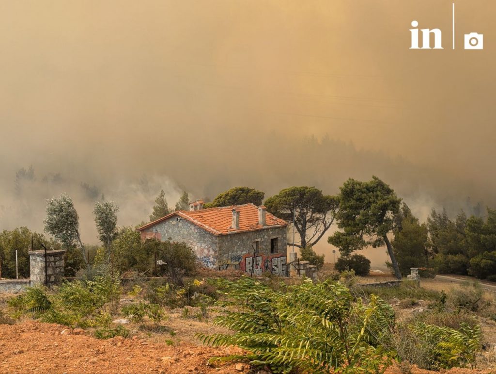 Φωτιά στην Αττική: Δραματική κατάσταση στην Πεντέλη – Καίγονται σπίτια