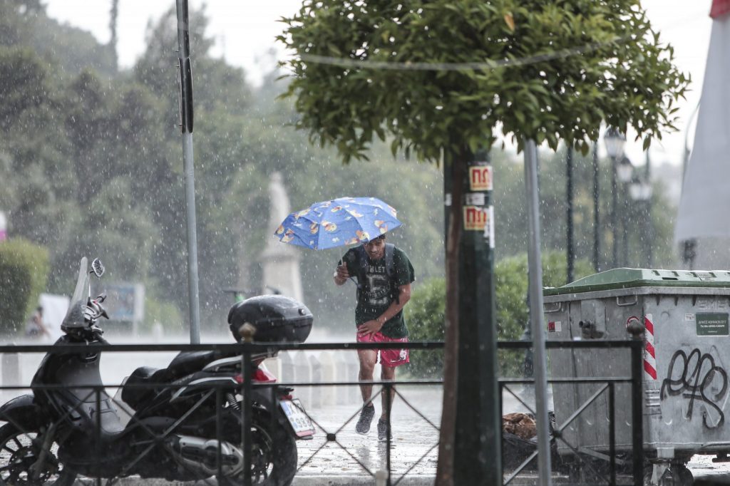 Καιρός: Ξεκινά τριήμερο με καταιγίδες – Ποιες περιοχές θα επηρεαστούν [Χάρτης]