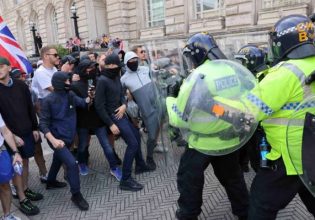 Συναγερμός στη Βρετανία: Σε επιφυλακή ισχυρές αστυνομικές δυνάμεις για αντιμεταναστευτικές διαδηλώσεις και τη νύχτα