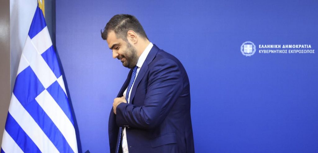 ΣΥΡΙΖΑ: Συγχαρητήρια για την απάντηση Π. Μαρινάκη για τον εκπαιδευτικό που κοιμάται στο αυτοκίνητο