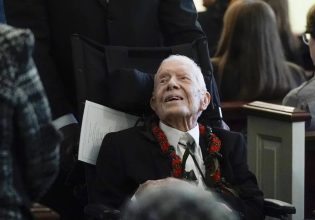 Ο πρώην πρόεδρος Κάρτερ, 99 ετών, ελπίζει «να ζήσει αρκετά» για να ψηφίσει την Κάμαλα Χάρις το Νοέμβριο