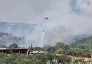 Φωτιά στη Ροδόπη: Καλύτερη η εικόνα, ενισχύονται οι πυροχβεστικές δυνάμεις – Επιχειρούν σε δύσβατη περιοχή