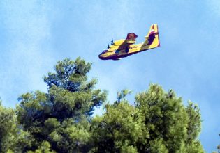 Φωτιά στην Κεφαλονιά: Σηκώθηκαν εναέρια μέσα