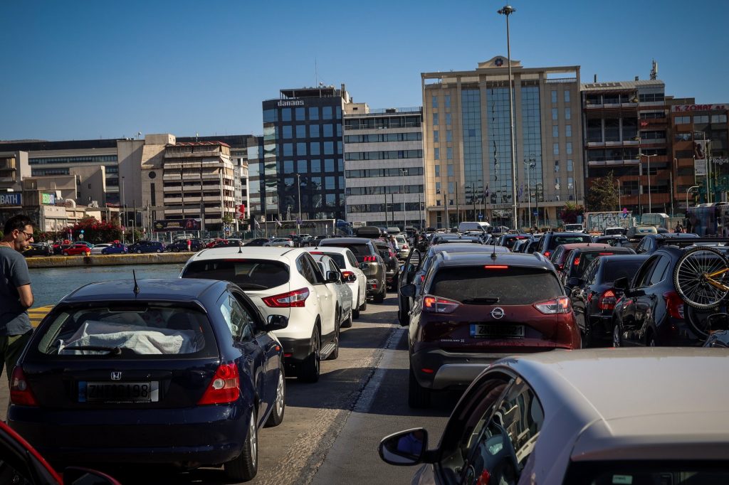 Κίνηση στους δρόμους: Πού εντοπίζονται προβλήματα