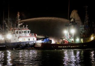 Μαρίνα Ζέας: Βυθίστηκαν τα τρία σκάφη που τυλίχθηκαν στις φλόγες – Εκτεταμένες ζημιές σε ένα ακόμη