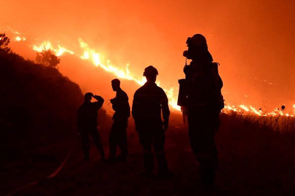 Φωτιά: Στο Πεντελικό Όρος το πύρινο μέτωπο – Σηκώθηκαν 11 αεροσκάφη και 6 ελικόπτερα