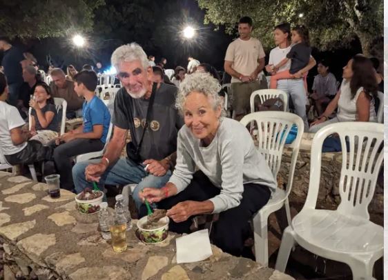 Η Patricia και ο Dan επέλεξαν ένα χωριό στην Κρήτη για να ζήσουν – Τι λένε τώρα για την απόφασή τους