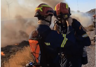 Φωτιά στην Εύβοια: Η μάχη των δασοκομάντο στο πύρινο μέτωπο