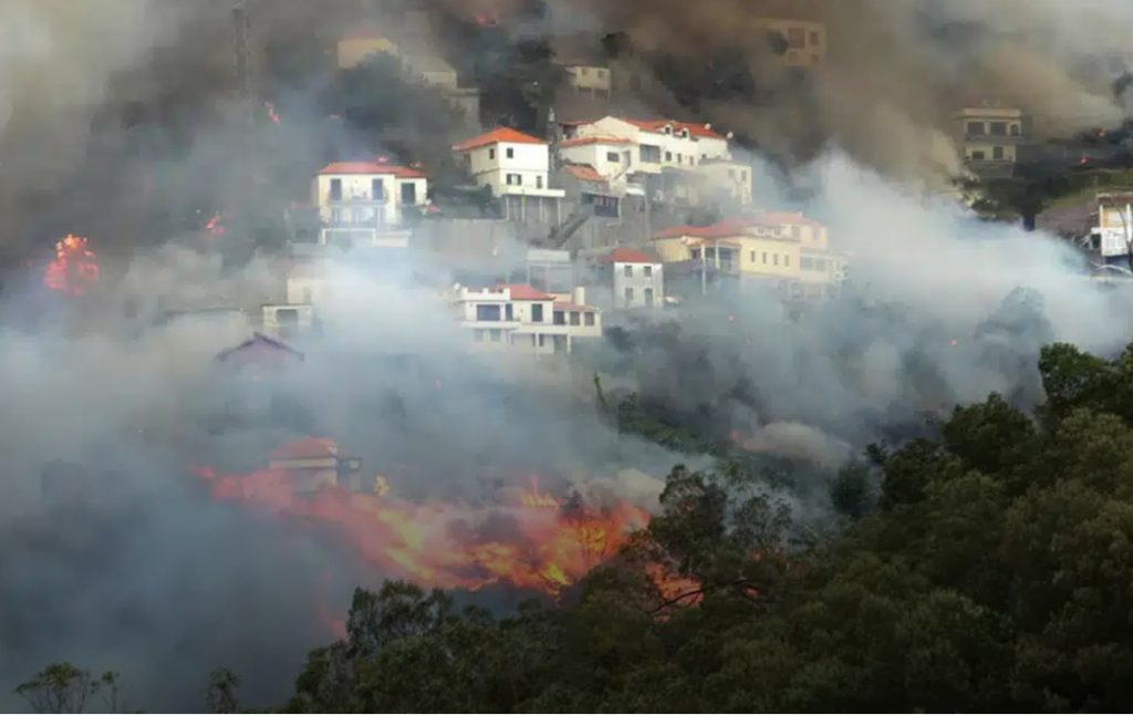 Πορτογαλία: Μεγάλη φωτιά καίει το νότιο τμήμα της Μαδέρα