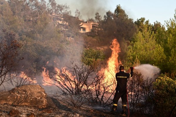 Φωτιά στην Αττική: «Αργήσανε να εκκενώσουν το Παίδων Πεντέλης» – Τι καταγγέλλει πατέρας παιδιού