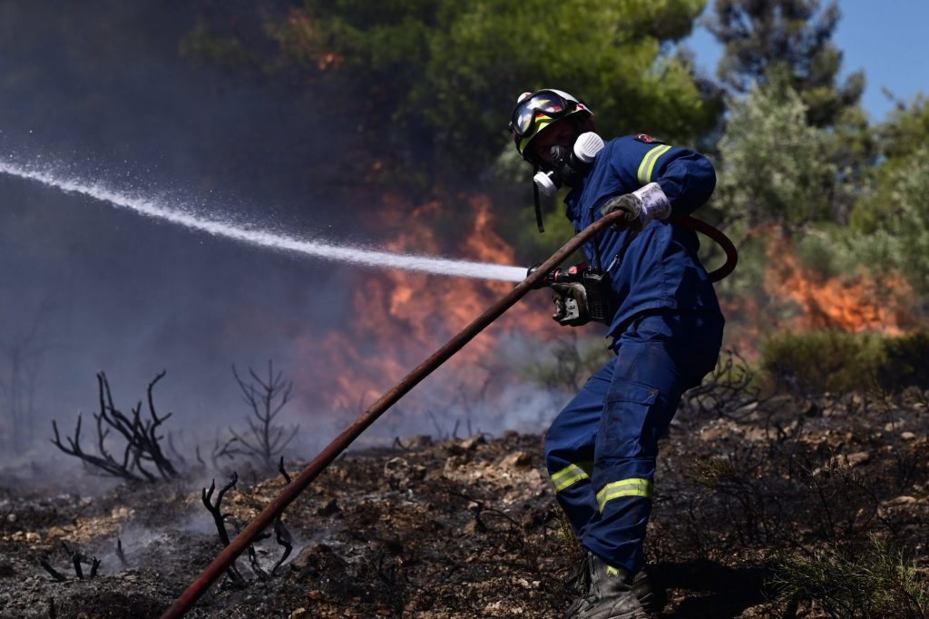 Φωτιά στην Αττική: Διακοπές ηλεκτροδότησης στις πληγείσες περιοχές – Ενημέρωση ΔΕΔΔΗΕ