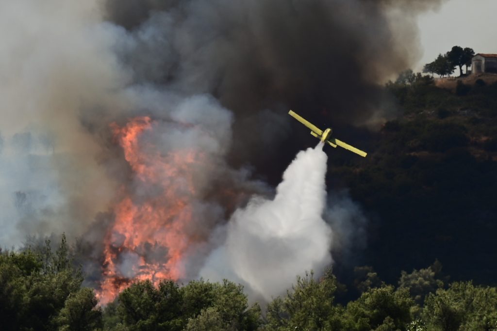 Φωτιά στην Αττική: Εντολή εκκένωσης της περιοχής Ερυθρός Νέας Μάκρης