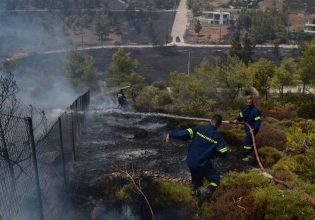 Φωτιά στην Αττική: Συγκλονιστικά πλάνα από ψηλά