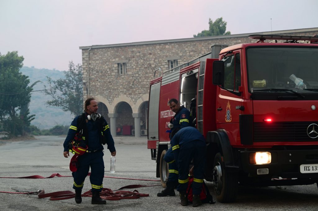 Φωτιά στην Αττική: 29 παιδιά απομακρύνθηκαν από το Παίδων Πεντέλης – 5 άτομα νοσηλεύονται στο Σισμανόγλειο