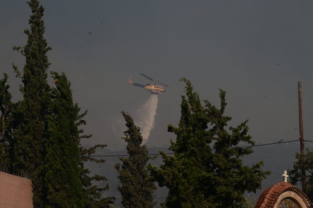 Φωτιά στην Αττική: Μήνυμα 112 για εκκένωση από Νταού Πεντέλης προς Ραφήνα