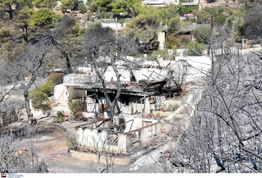 Φωτιά στην Αττική: Συγκλονιστικές ιστορίες πυρόπληκτων που είδαν τις περιουσίες τους να γίνονται στάχτη