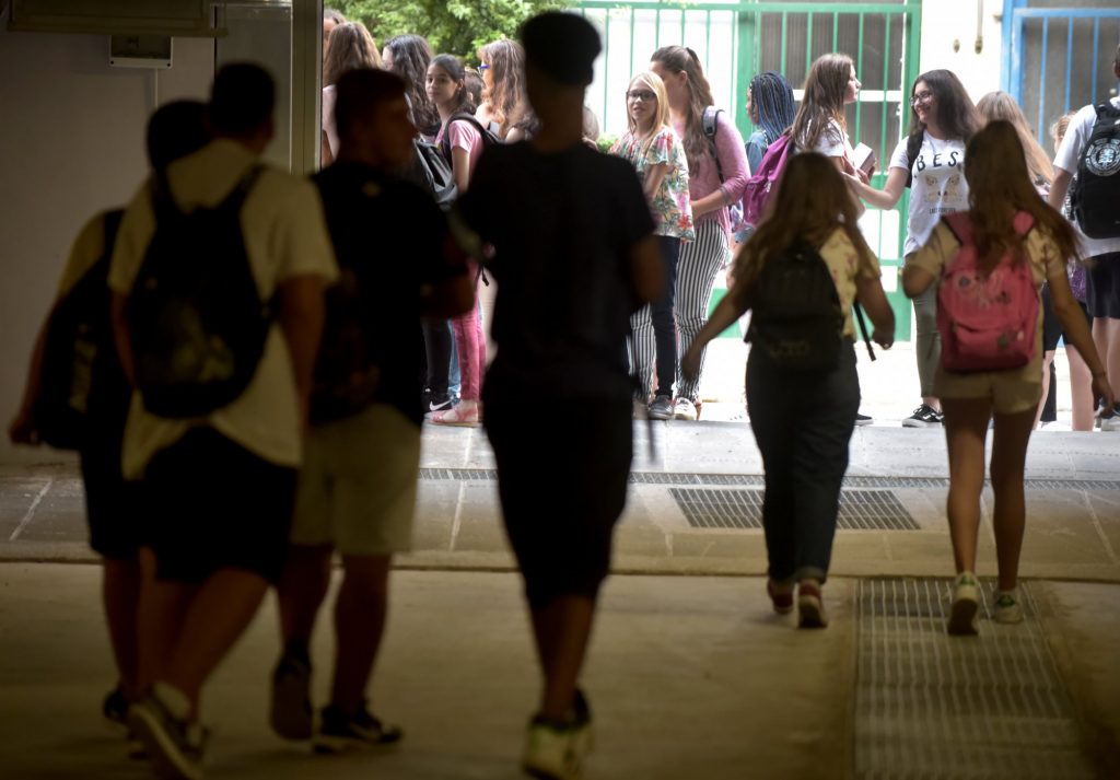 Έλλειψη καθηγητών και υποδομών καταγγέλλουν ΟΛΜΕ και Ομοσπονδία Γονέων Αττικής