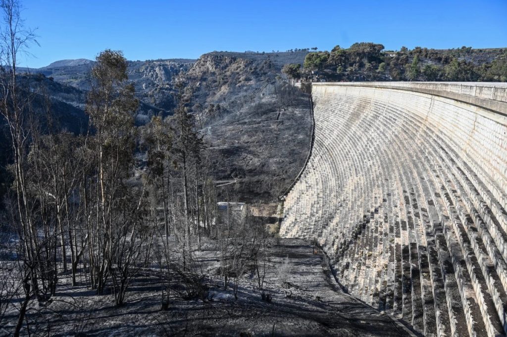 Πεντέλη: Τρομακτικές εικόνες από drone – Στάχτη το δάσος