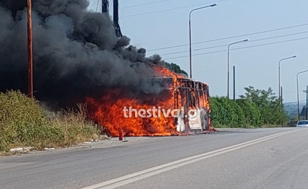 Λεωφορείο τυλίχθηκε στις φλόγες στη Θεσσαλονίκη – Δείτε βίντεο και φωτογραφίες