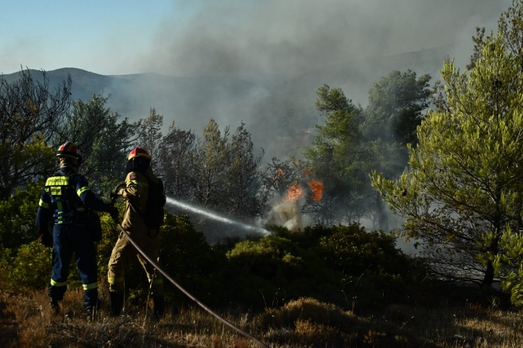 Φωτιά στην Αττική: Εκκενώνονται τα μοναστήρια Αγίου Εφραίμ και Πεντέλης