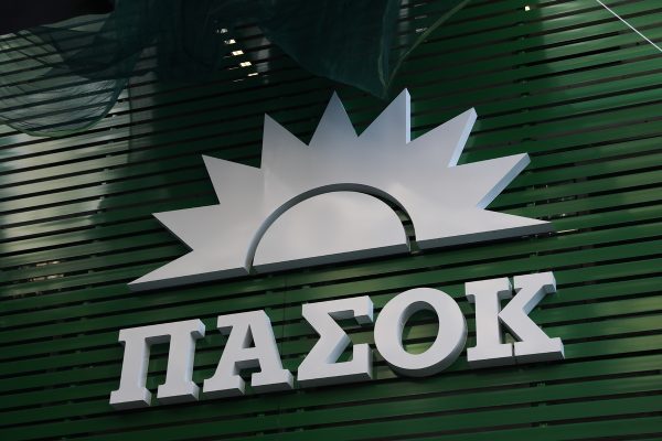 ΠΑΣΟΚ: Οι μισές αλήθειες της κυβέρνησης για το βιοτικό επίπεδο συγκρούονται με την πραγματικότητα