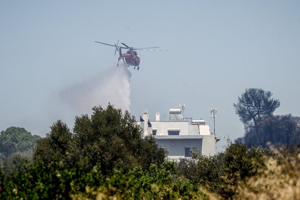 Φωτιά στο Κορωπί: Σε ύφεση το πύρινο μέτωπο στην Αγία Μαρίνα