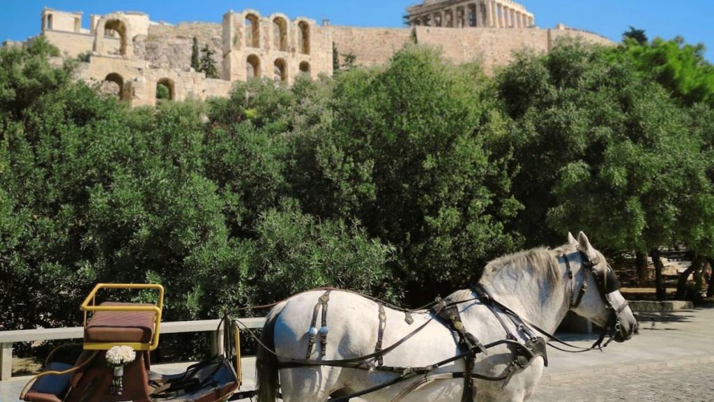 Αθήνα: Μια βόλτα στην Διονυσίου Αρεοπαγίτου σαν τουρίστας τον Αύγουστο