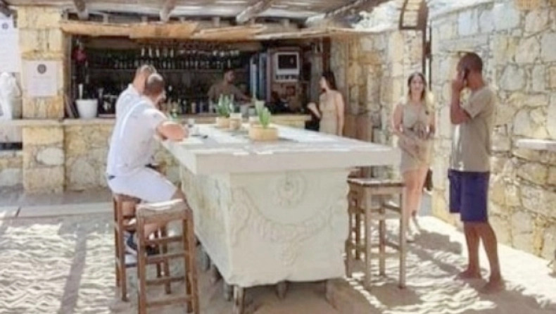 Beach Bar χρησιμοποιούσε ως τραπέζι… μία ρωμαϊκή σαρκοφάγο