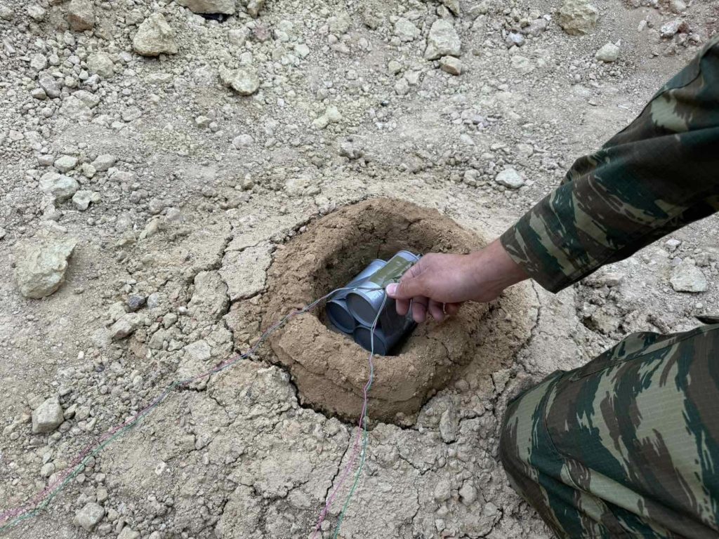 Πυροτεχνουργοί τοποθέτησαν εκρηκτικά πάνω στη βόμβα (ΑΠΕ-ΜΠΕ)