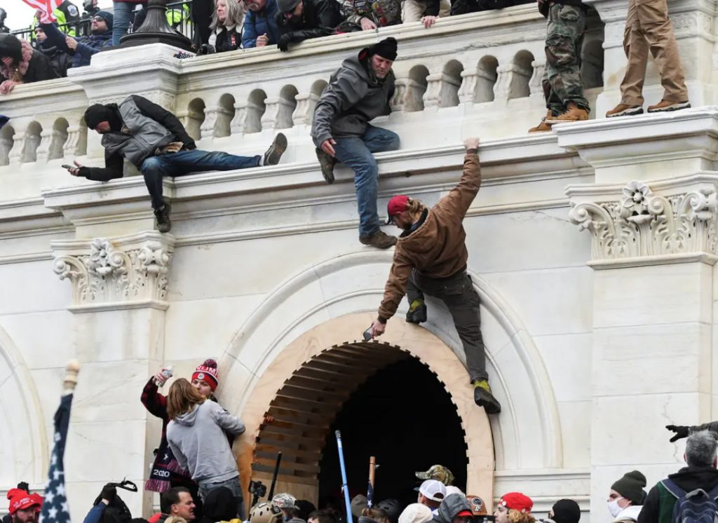 Αμερικανικές εκλογές με το όπλο παρά πόδας; Οδηγός καταστολής βίας για τον Νοέμβριο