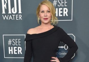 Christina Applegate: Αποκάλυψε ποια είναι η μοναδική πλαστική επέμβαση που έκανε ποτέ