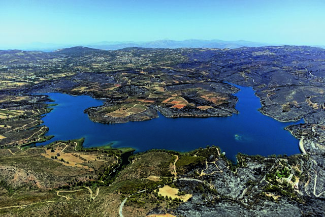 Στο ίδιο έργο θεατές με τις φωτιές