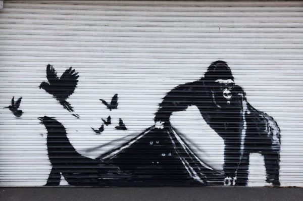 Banksy: Τελείωσε την σειρά stencil με ζώα στο Λονδίνο με τον καλύτερο τρόπο