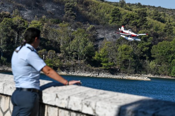 Φωτιά: Η γύμνια του «επιτελικού κράτους», τα αμείλικτα ερωτήματα και οι αντιδράσεις του πολιτικού κόσμου