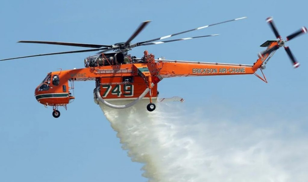 Φωτιά τώρα στο Σχιστό Κορυδαλλού – Σηκώθηκαν τρία ελικόπτερα