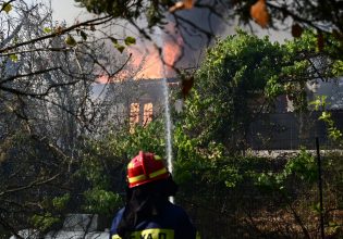 Φωτιά: Σε «κόκκινο» συναγερμό για δεύτερο 24ωρο – Δεν βοηθούν οι καιρικές συνθήκες