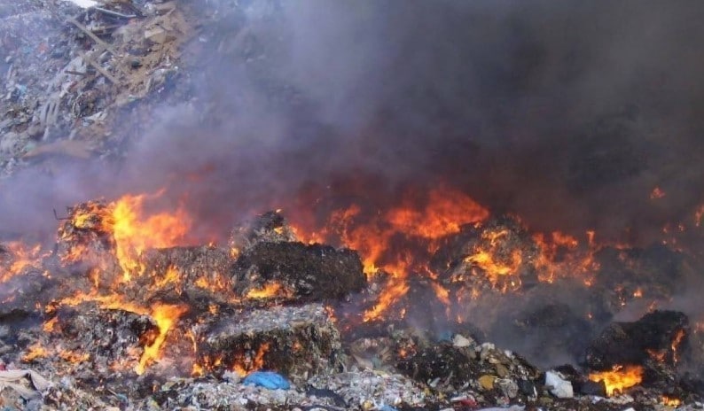 Φωτιά στον ΧΥΤΑ Αστυπάλαιας – Δεν υπάρχει κίνδυνος επέκτασης