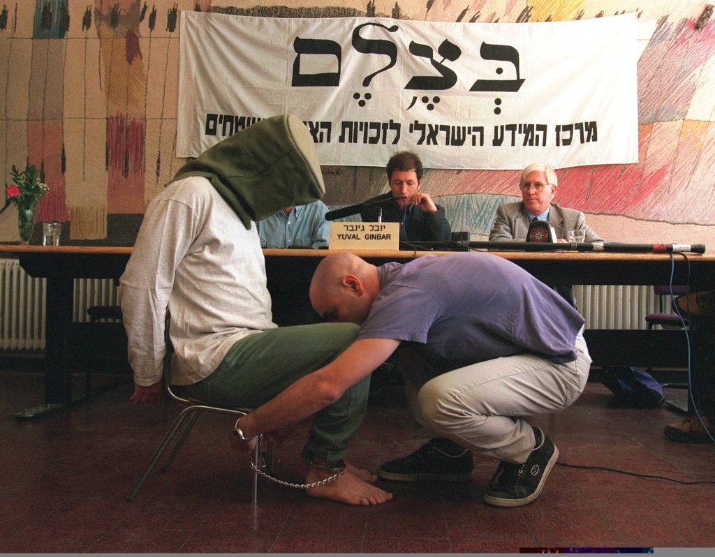 «Καλώς ήρθατε στην κόλαση» – Ισραηλινή οργάνωση αποκαλύπτει τα βασανιστήρια σε βάρος Παλαιστινίων στις φυλακές