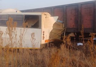 Νότια Αφρική: Πέντε παιδιά σκοτώθηκαν σε σύγκρουση σχολικού λεωφορείου με τρένο