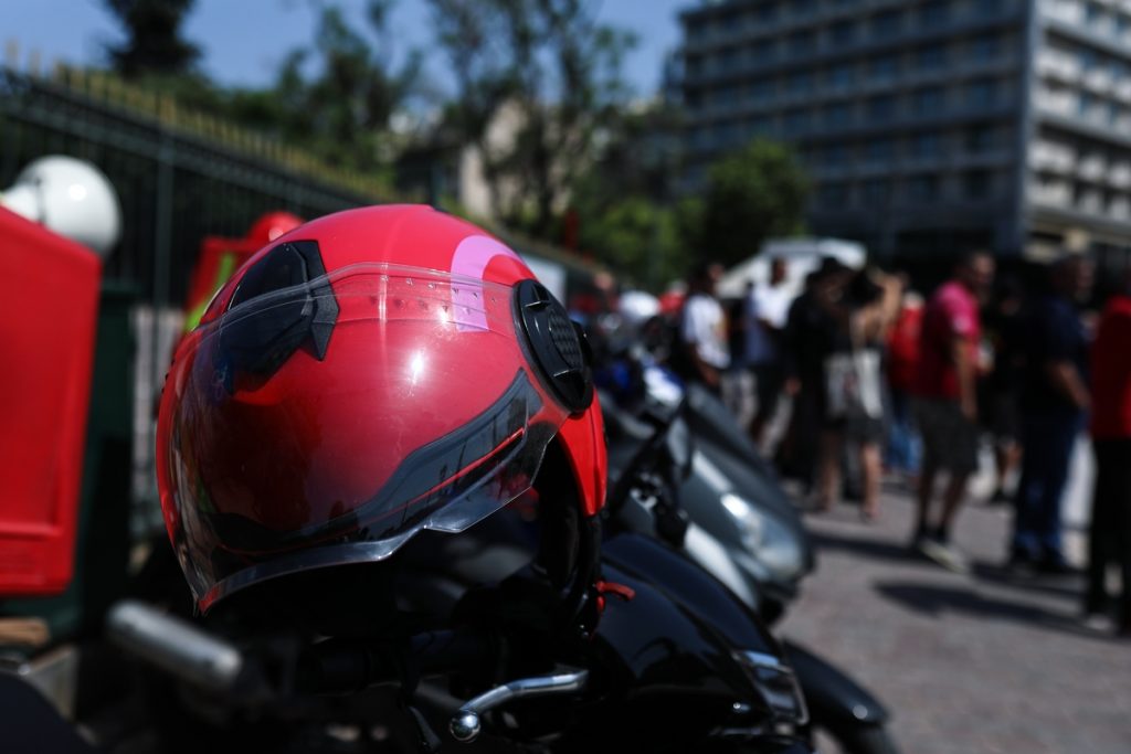 Θεσσαλονίκη: Στάση εργασίας και μοτοπορεία διανομέων – «Δουλεύουμε εν μέσω παρατεταμένου καύσωνα»