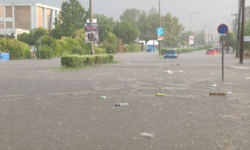 Ιωάννινα: «Άνοιξαν οι ουρανοί» – Έντονες βροχοπτώσεις, χαλάζι, πλημμυρισμένα σπίτια και δρόμοι