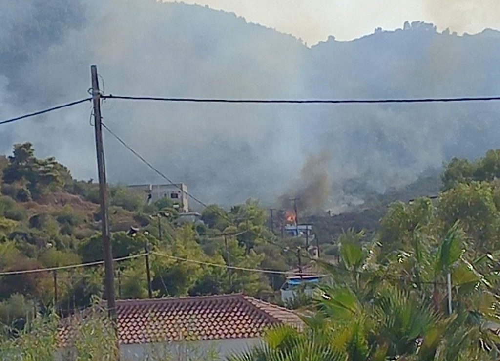 Φωτιά στην Κουνουπίτσα Τροιζηνίας στα Μέθανα – Μεγάλη κινητοποίηση της πυροσβεστικής