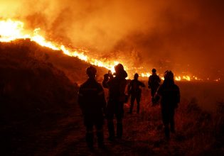 Στις φλόγες τυλίχθηκε σχολείο της Νέας Πεντέλης