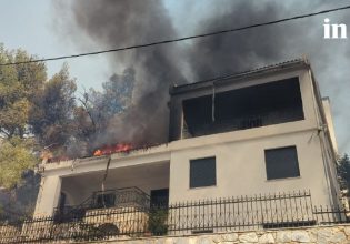 Φωτιά στην Αττική: Κόλαση φωτιάς στον αστικό ιστό – Σπίτια, αυτοκίνητα, περιουσίες παραδίδονται στις φλόγες