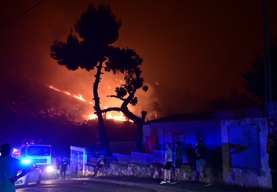 Φωτιά στην Αττική: «Δεν ξέρω ποιος φταίει, είναι απαράδεκτη κατάσταση» – Ξεσπά κάτοικος της Πεντέλης