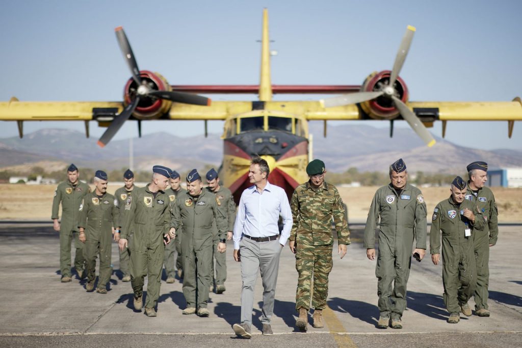 ΣΥΡΙΖΑ: Μητσοτάκης σε ρόλο Τομ Κρουζ στο Top Gun – Γελοία προσπάθεια αντιπερισπασμού από τον Ρωμανό