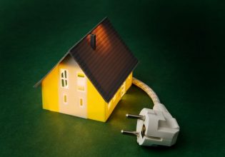 Ηλεκτρικό ρεύμα: Πώς διαμορφώνονται τα οικιακά τιμολόγια για τον Αύγουστο μετά την επιδότηση