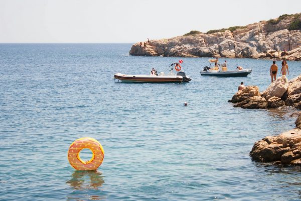 Ελλάδα: Δεύτερη στη λίστα με τους πιο φιλικούς ανθρώπους παγκοσμίως – Ποια χώρα είναι πρώτη;